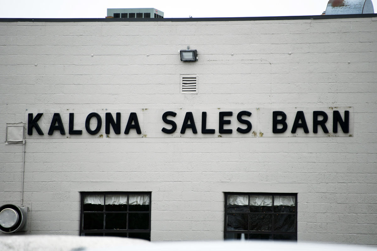 079 The Kalona Sales Barn is popular with Amish farm families.JPG